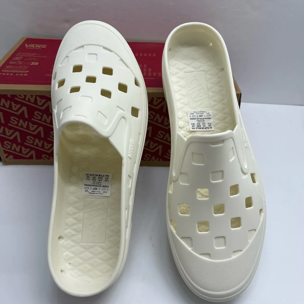 Vans Men’s Slip-On Mule Trk
Marshmallow
VN0005V8FS8 Cream Perforated Mules - Picture 7 of 16